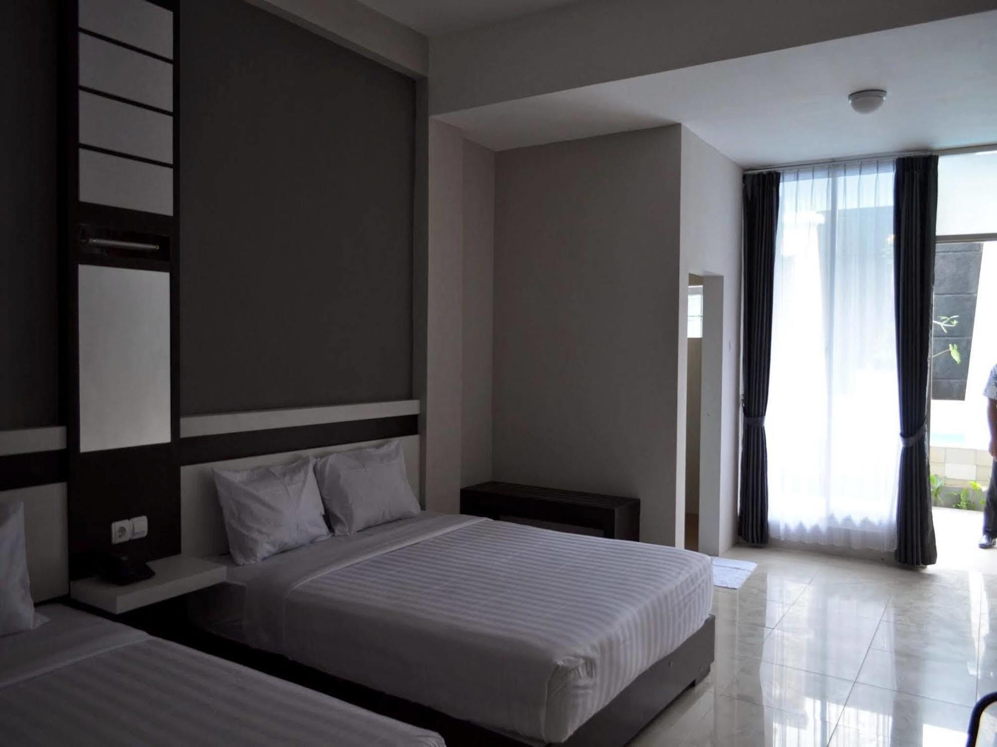 De Wahyu Hotel Batu  Exterior photo